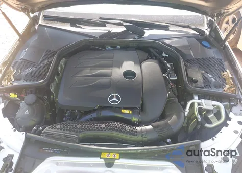 2019 Mercedes-Benz C 300 z USA, uszkodzony, nr VIN 55SWF8DB8KU308975